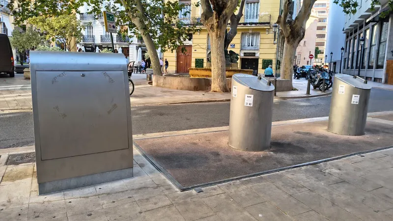 València licita la construcción de ocho islas de contenedores soterrados con una inversión de 1,12 millones de euros