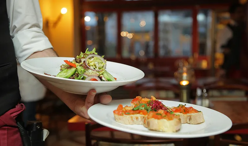 La Junta de Andalucía intensifica la vigilancia en 1.000 restaurantes para garantizar los derechos del consumidor