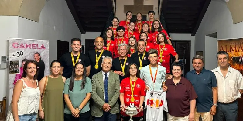 Almagro celebra los éxitos deportivos con un emotivo homenaje a sus campeones