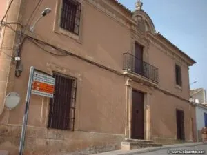 La Casa de los Martínez-Herrera, joya arquitectónica del siglo XVII en Sisante