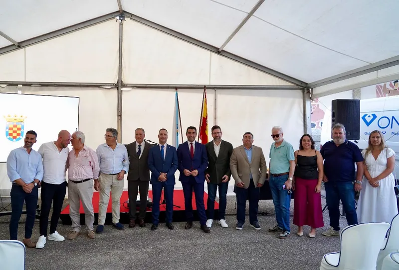Luis López celebra los 80 años de Arcos da Condesa y homenajea a su exalcalde Francisco Rivas