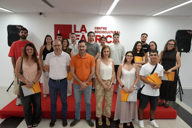 Mislata da la bienvenida a 15 jóvenes becados para prácticas de verano en el Ayuntamiento