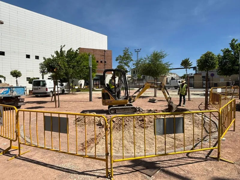 Baena mejora la accesibilidad del acceso al polideportivo y la biblioteca municipal