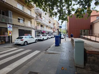 Castelldefels: Obras de fibra óptica cortan el aparcamiento en la calle Doctor Trueta