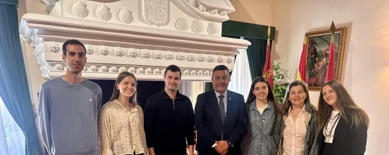 La Escuela de Enfermería de Ávila celebra su 50 aniversario con la graduación de la XIII promoción