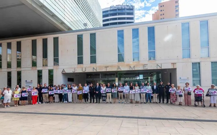 Benidorm condena el asesinato machista y refuerza los recursos de ayuda a víctimas
