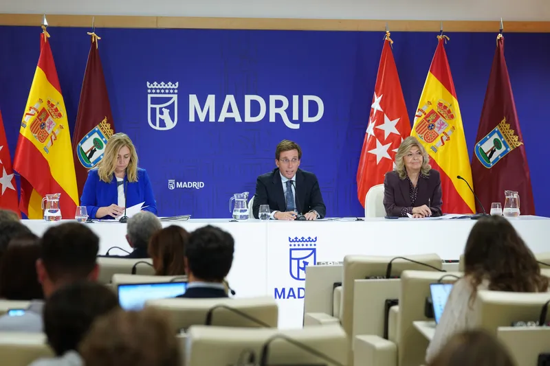 Madrid aprueba la rebaja del IBI al 0,4% y una nueva tasa de residuos para 2027