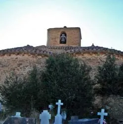 La iglesia románica de San Pedro Apóstol de Cerbón, joya arquitectónica con dos naves únicas