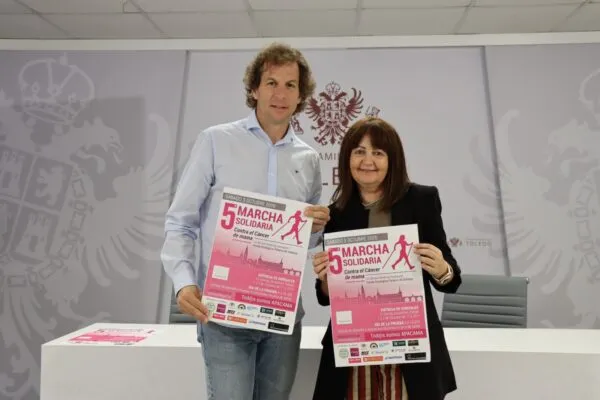 Toledo celebra la V Marcha Solidaria contra el Cáncer de Mama organizada por APACAMA