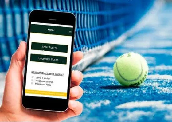 Arróniz facilita la reserva de pistas de pádel a través de internet