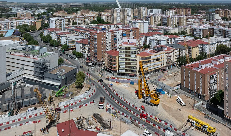 Arrancan las obras de la estación del Metro de Sevilla junto al Hospital Macarena con maquinaria especializada