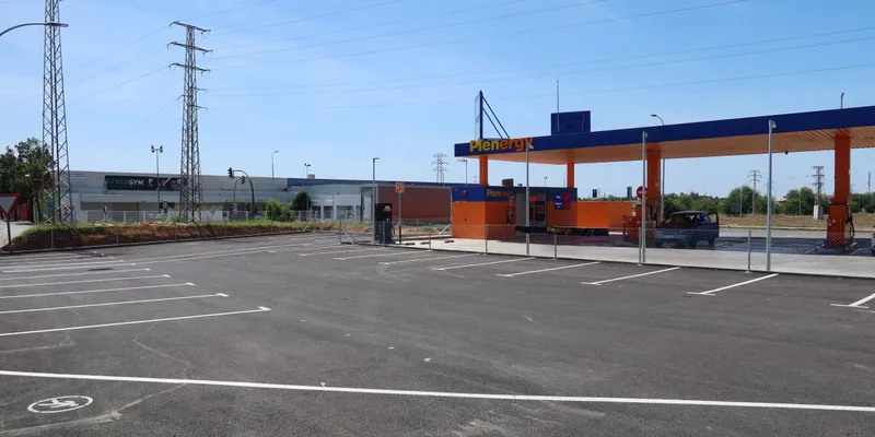 Utrera inaugura 24 plazas de aparcamiento gratuitas en la Barriada del Pastorcito