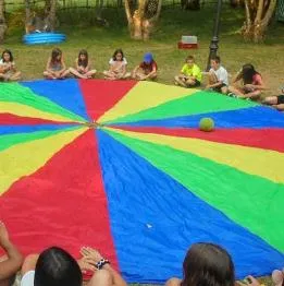 Madrid lanza campamentos de verano en los distritos para 2026