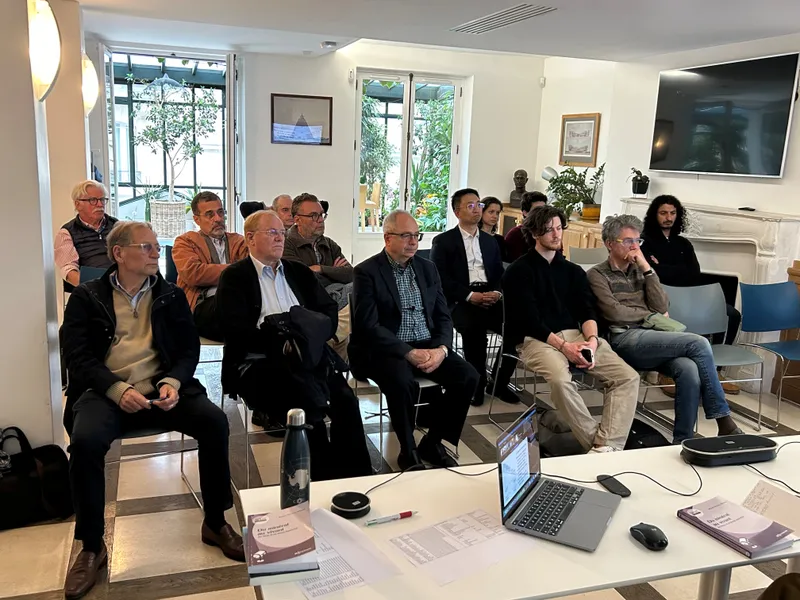 Debate sobre el origen de la vida en la Maison des Ponts