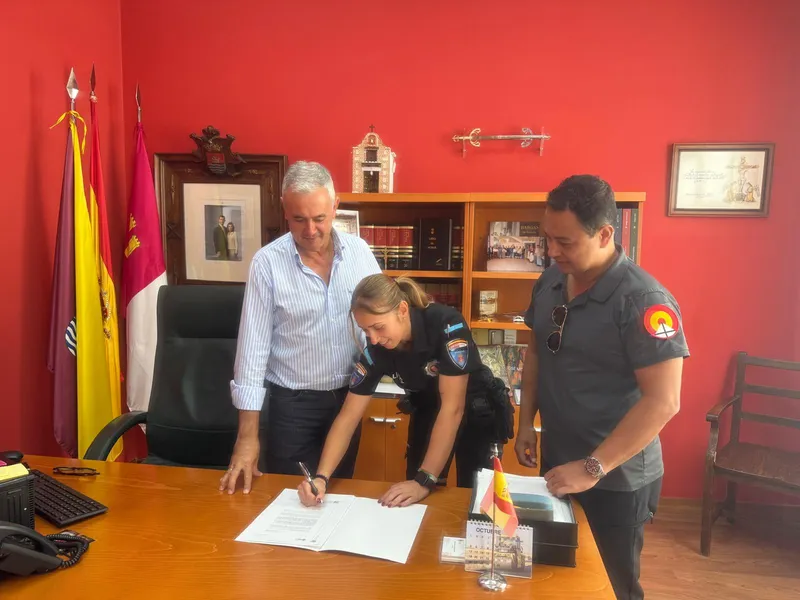 Bargas da la bienvenida a Cynthia Sánchez-Heredero Pérez como nueva agente de la Policía Local