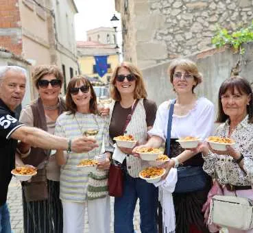 Pareja celebra con éxito su XI Feria Medieval, un evento que atrae turismo y dinamiza la economía local
