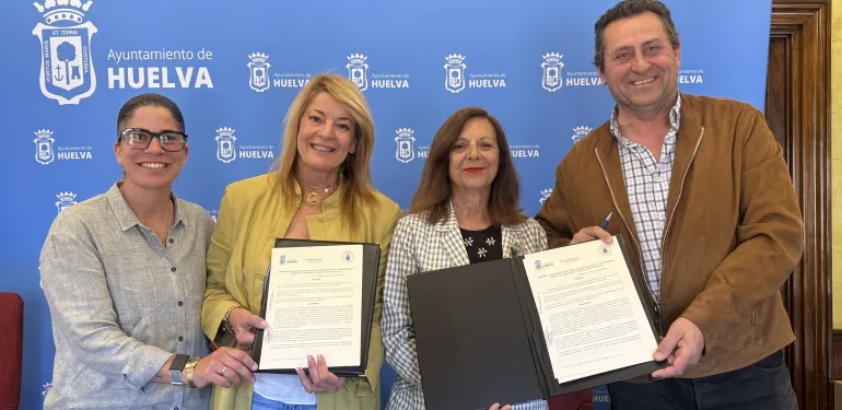 Huelva renueva su apoyo a la Asociación de Amas de Casa 'Virgen de La Cinta'