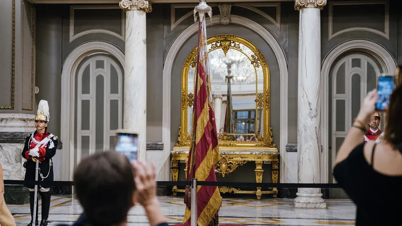 València prorroga la exhibición de la Reial Senyera y la espada de Jaume I por el 9 d’Octubre