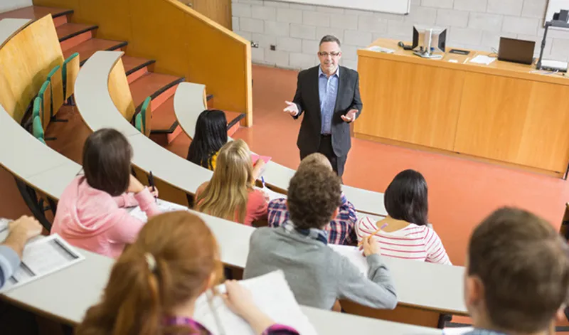 La Junta de Andalucía mejora el salario de más de 2.000 profesores e investigadores universitarios