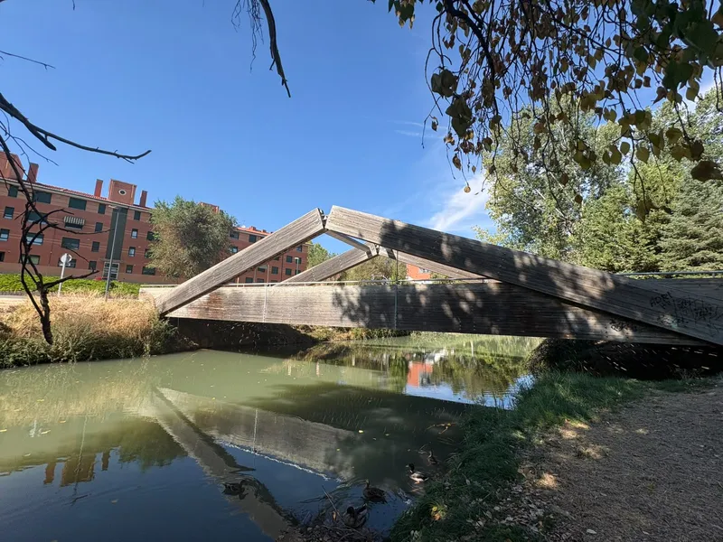 Valladolid repara la pasarela peatonal sobre el Canal de Castilla entre Fuente el Sol y Parva de la Ría