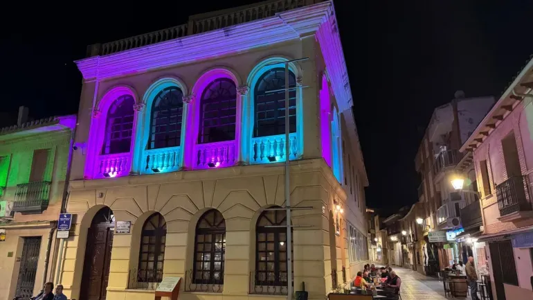 Miguelturra se ilumina de rosa y azul por el Día de la Muerte Gestacional