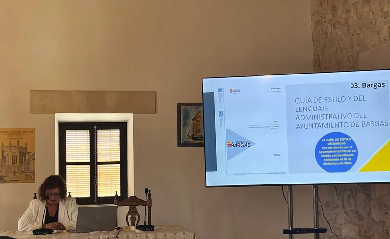 Blanca Picabea presenta la Guía de Estilo del Ayuntamiento de Bargas en un encuentro de archiveros