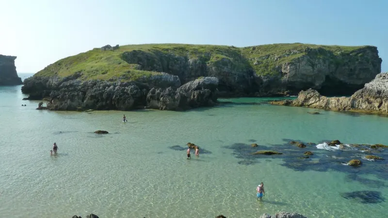 Llanes presume de más de 30 playas únicas en su costa de 56 kilómetros
