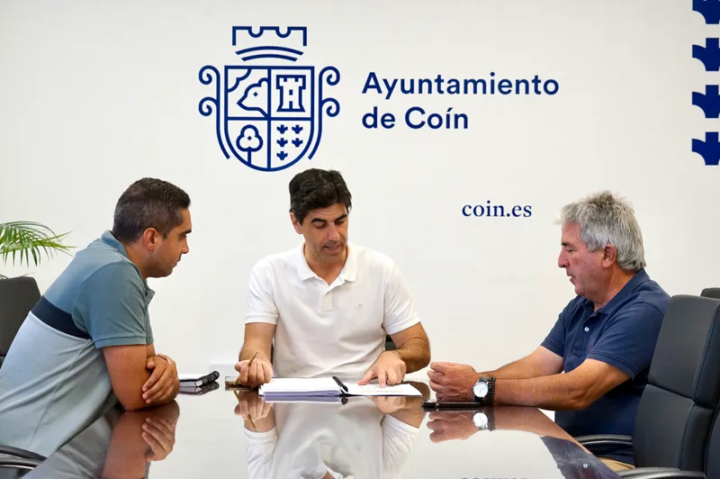 Coín inicia la construcción de un paso provisional en Río Grande tras la caída del puente