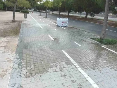 Castelldefels renueva aceras y mobiliario urbano en diversos barrios