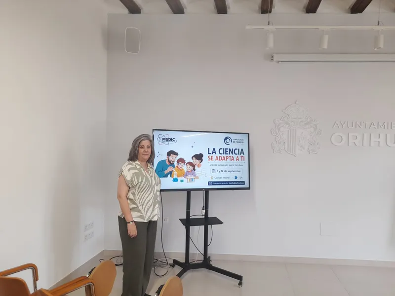 Orihuela acerca la ciencia a familias con cáncer y TEA a través de visitas adaptadas al MUDIC