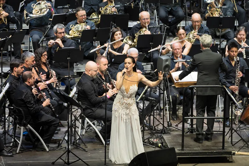 La Banda Sinfónica de Madrid y Roko homenajean a James Bond en Veranos de la Villa