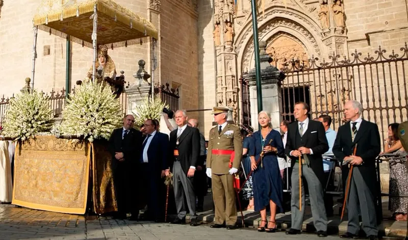 Patricia del Pozo asiste a la procesión de la Virgen de los Reyes en Sevilla