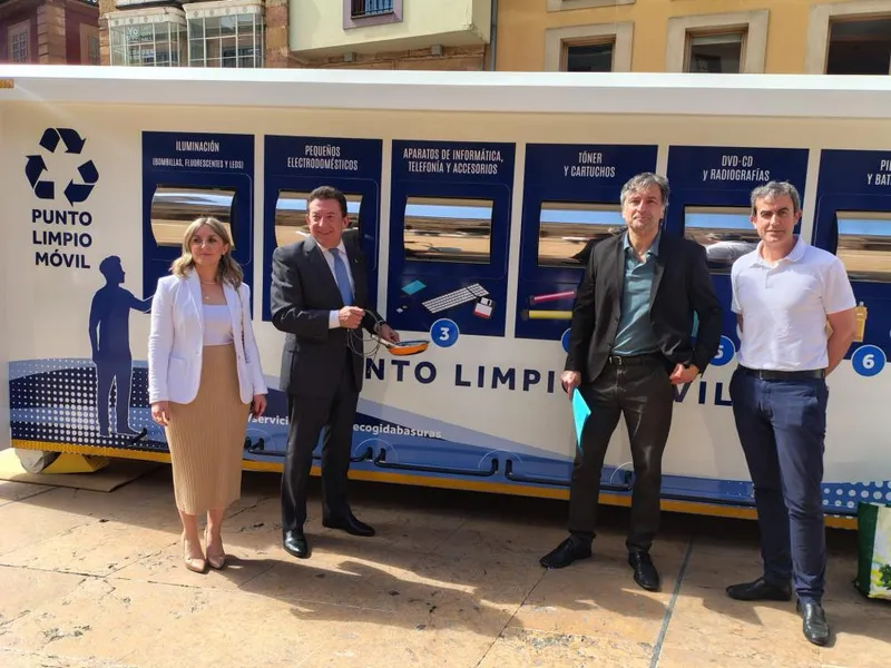 Oviedo estrena Puntos Limpios Móviles para acercar el reciclaje a barrios y zona rural
