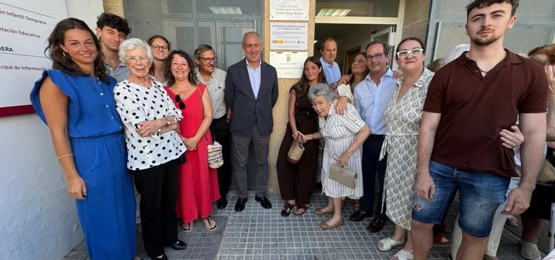 Tomares nombra el centro municipal Emilia Tubío Herrera en honor a una maestra querida