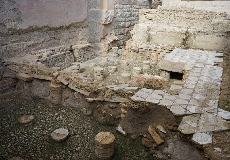 Baena recibe fondos europeos para la protección de las Termas Romanas de Torreparedones
