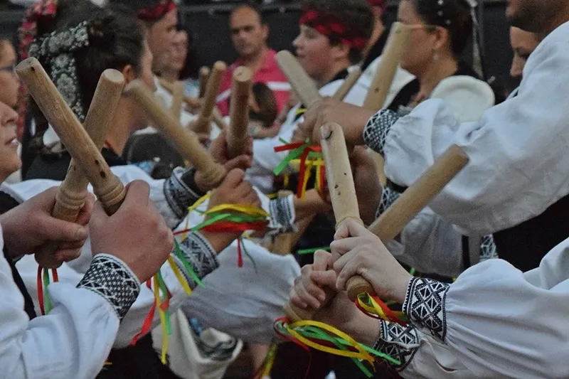 Cabezuela celebra su rica vida asociativa con diversas actividades culturales y festivas