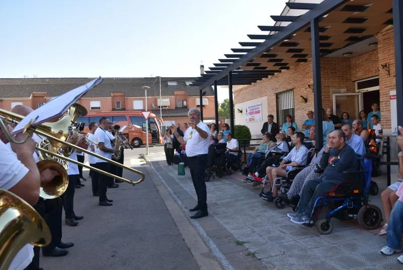 La Banda Municipal de Daimiel alegra la Feria en las residencias y centros sociales