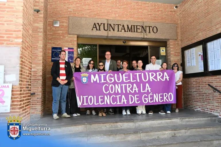 Miguelturra condena la violencia machista con un minuto de silencio y un llamamiento a la unidad social
