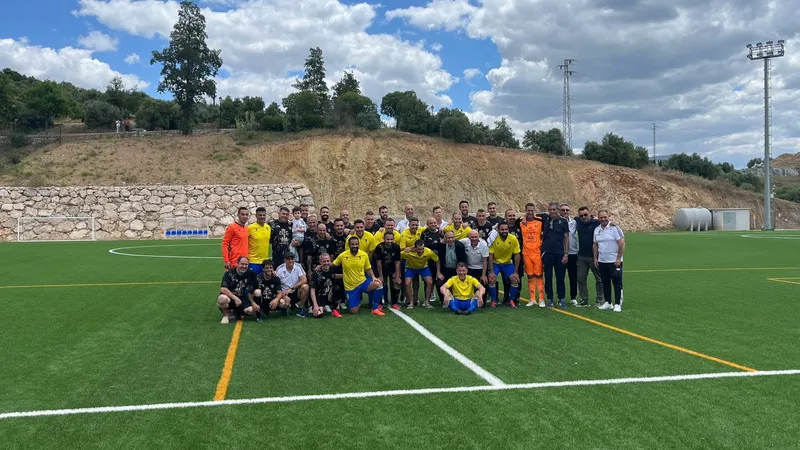 El equipo de veteranos de fútbol de Algodonales debuta con éxito ante el Cádiz CF