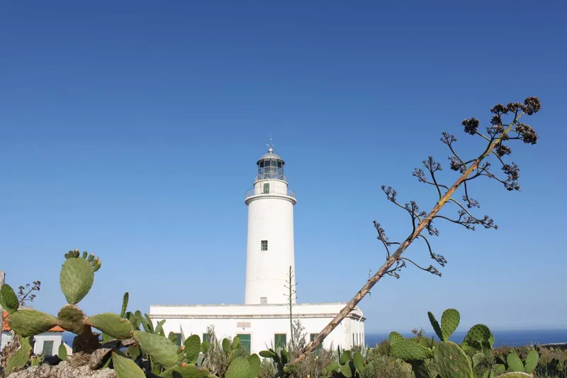 El Pilar de la Mola: Tranquilidad y Artesanía en la Meseta de Formentera