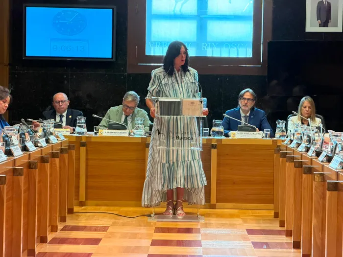Huesca anuncia inversiones en Martínez de Velasco, Aínsa y plaza Lérida tras reducir deuda
