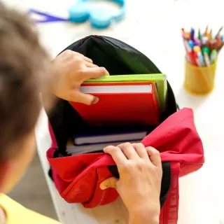 Adeje publica la lista provisional de ayudas de material escolar para el curso 2026-2027