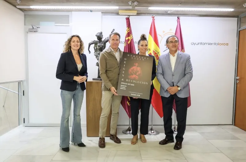 Fulgencio Gil felicita a la guitarrista Mercedes Luján por su nominación a los Latin Grammy