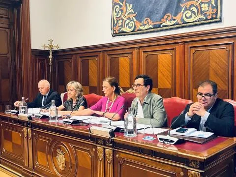La Diputación de Palencia aprueba 10 nuevas plazas de Cabo de Bomberos y refuerza la financiación local