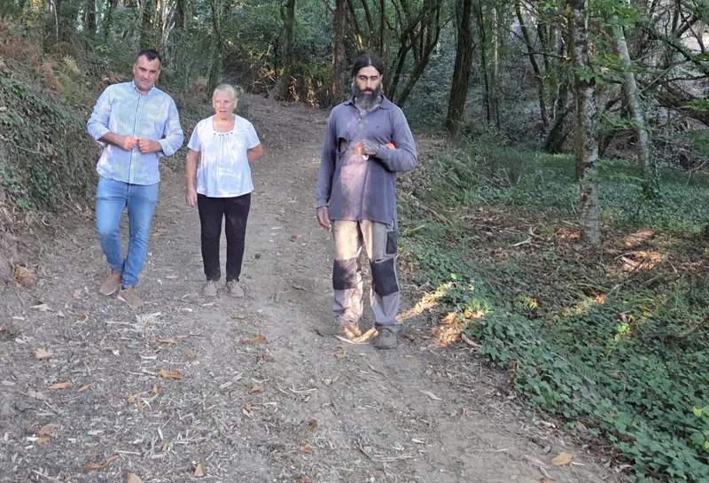Sanxenxo desbroza 60 kilómetros de pistas forestales para prevenir incendios y mejorar accesos