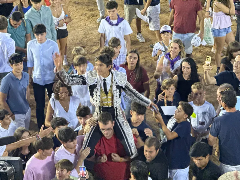 Castella triunfa en la última corrida de la Feria Taurina de la Antigua en Guadalajara