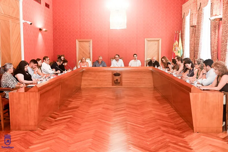 Tomelloso aprueba la gestión directa del área de autocaravanas y la toma de posesión de una nueva concejala