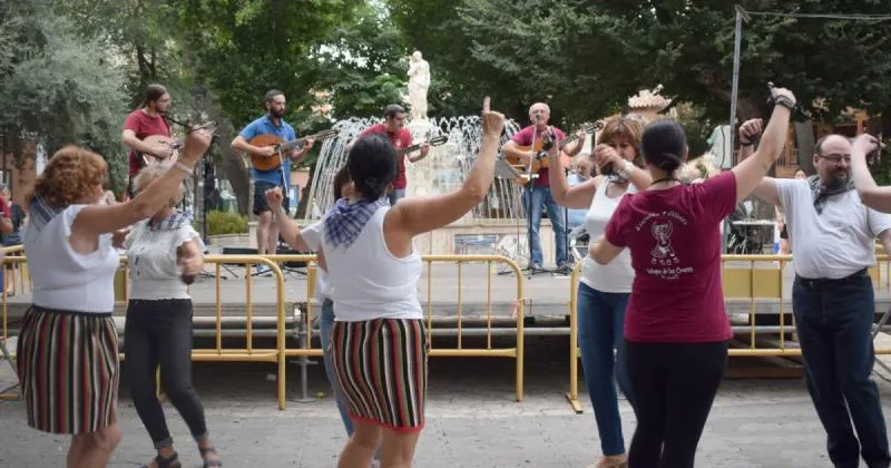 Daimiel celebra la IV Muestra de Tradiciones con artesanía, folclore y clase de jota manchega