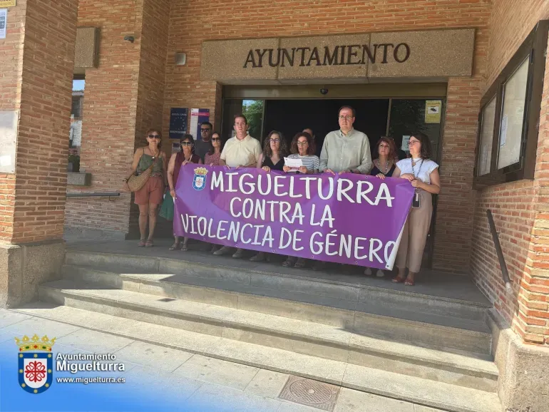 Miguelturra condena la violencia de género con un minuto de silencio