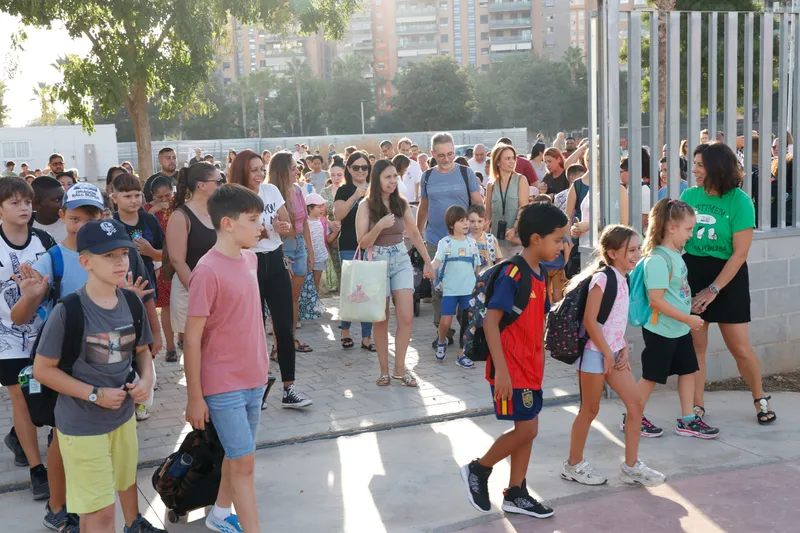 Mislata arranca el curso escolar con más de 7.000 alumnos y exige una educación pública de calidad